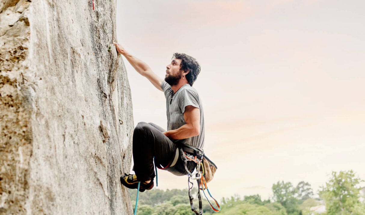 SUSTAINABLE CLIMBING: ECO-FRIENDLY GEAR FOR MOUNTAIN ENTHUSIASTS